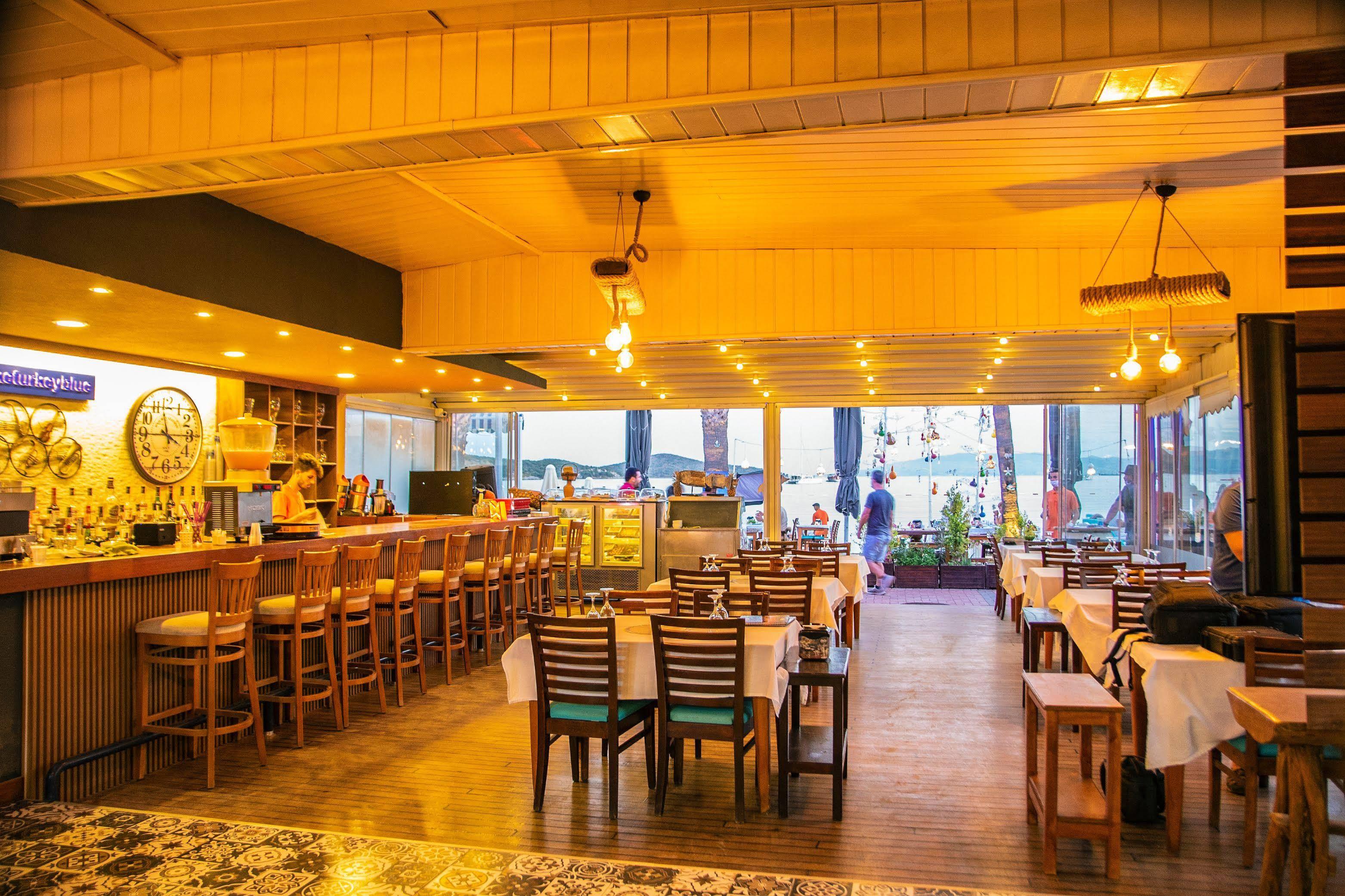 Blue Bay Beach Hotel (Adults Only) ビテツ エクステリア 写真